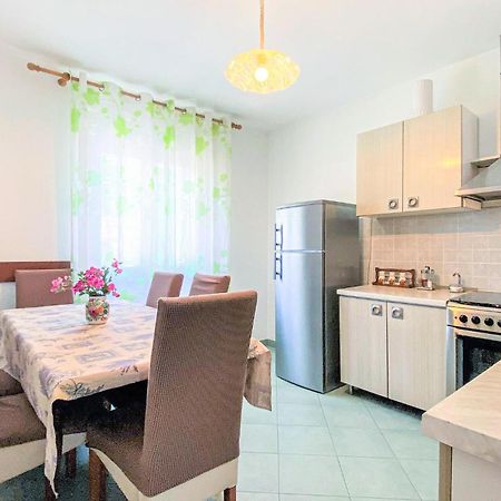1 Bedroom Nice Apartment In Kastel Sucurac Каштела Экстерьер фото