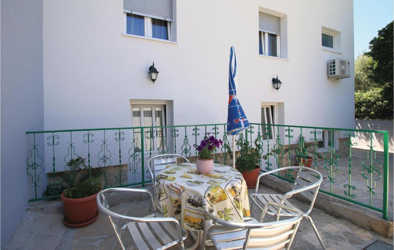 1 Bedroom Nice Apartment In Kastel Sucurac Каштела Экстерьер фото