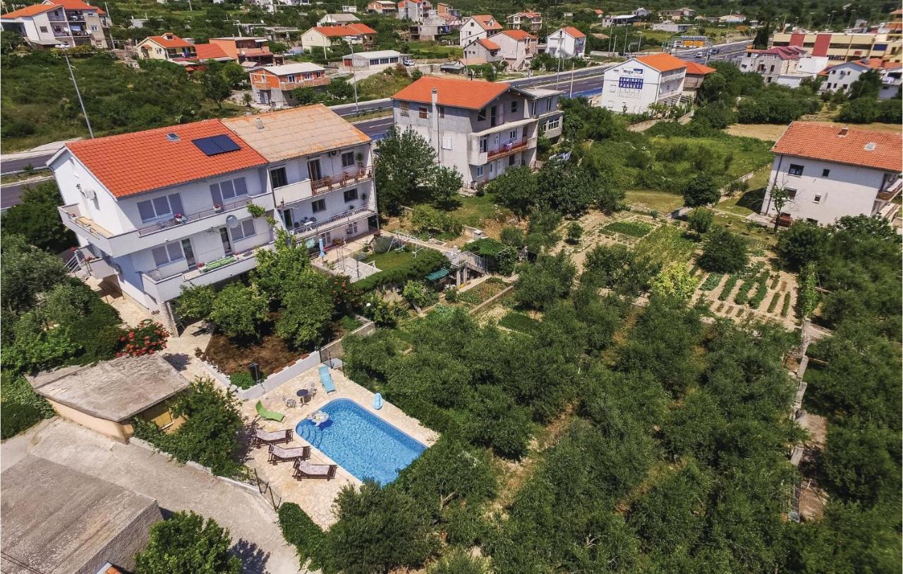 1 Bedroom Nice Apartment In Kastel Sucurac Каштела Экстерьер фото