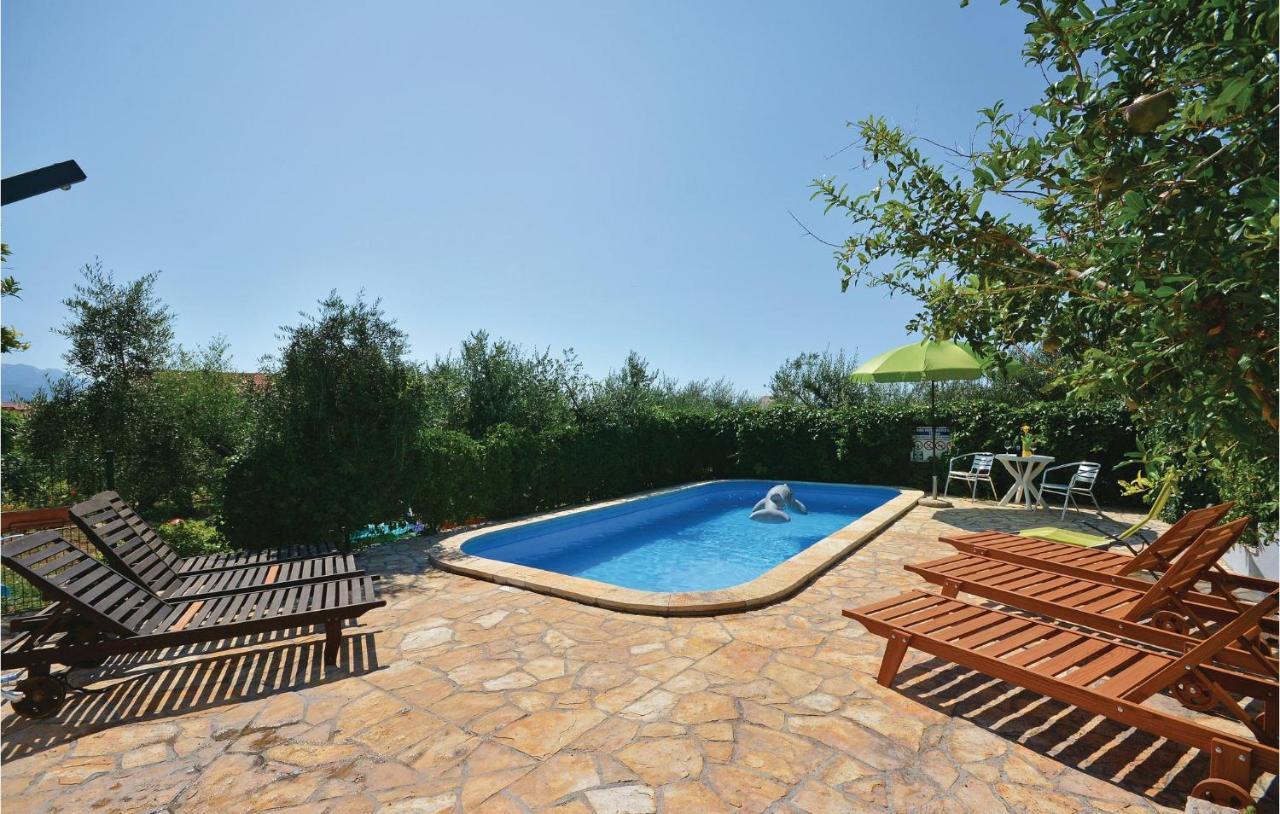 1 Bedroom Nice Apartment In Kastel Sucurac Каштела Экстерьер фото