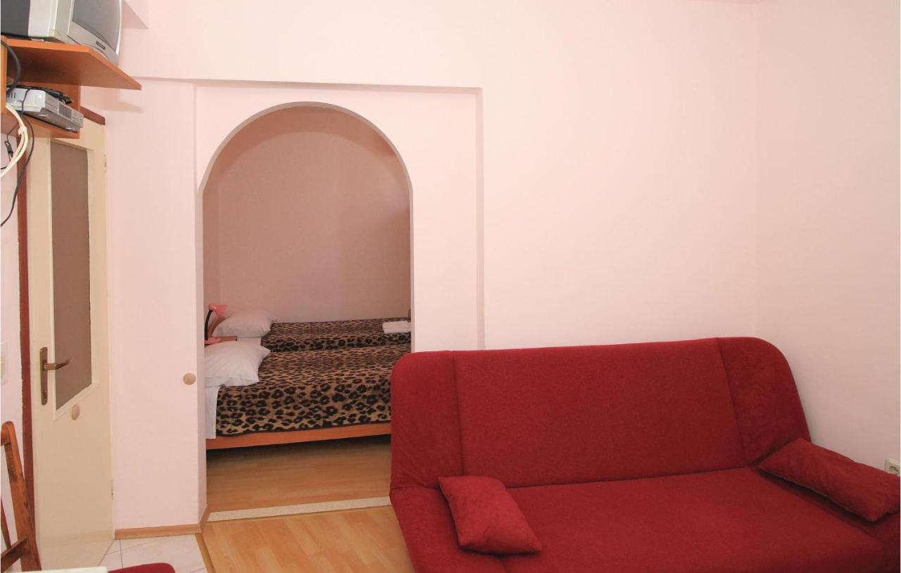 1 Bedroom Nice Apartment In Kastel Sucurac Каштела Экстерьер фото