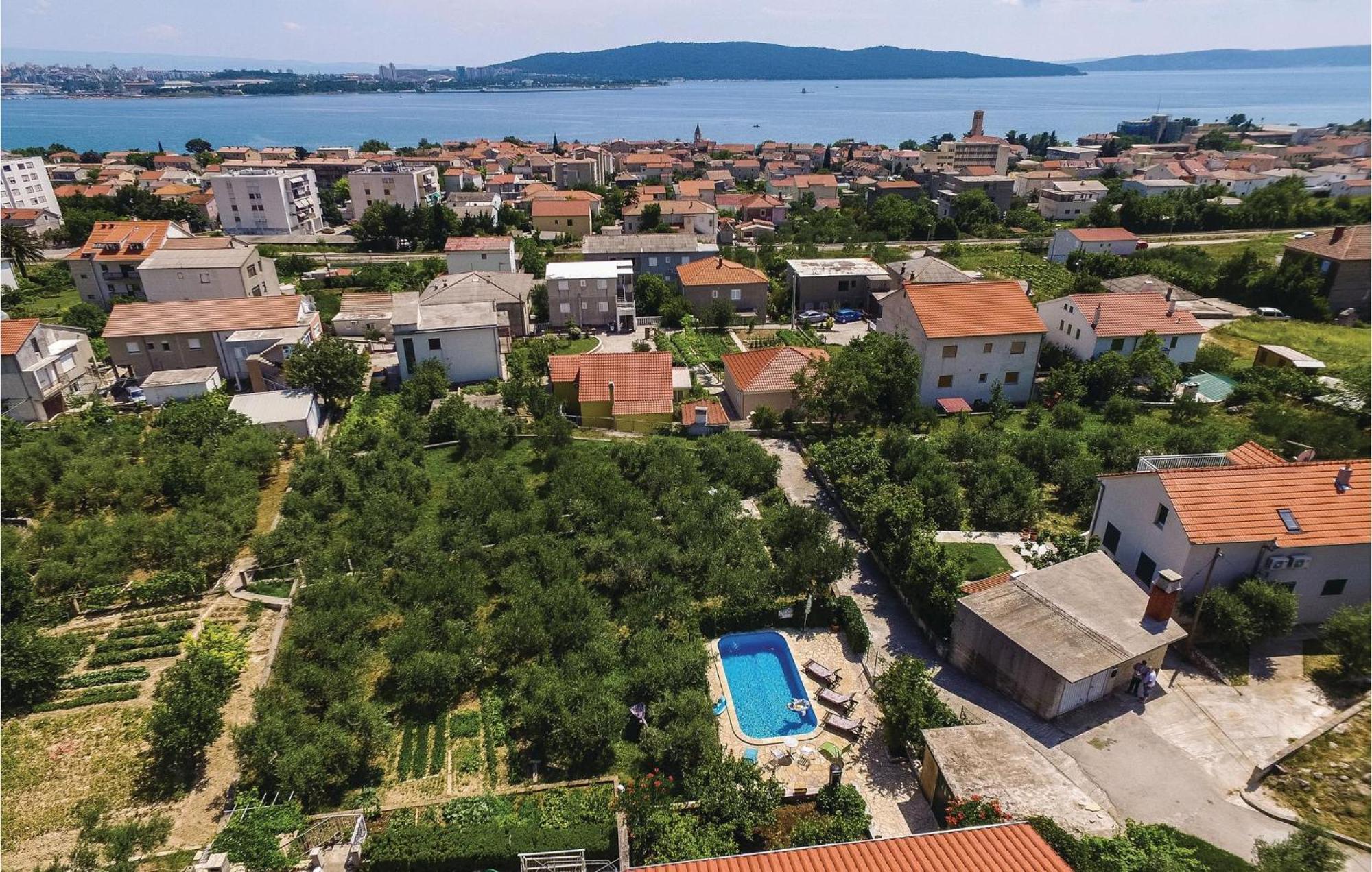1 Bedroom Nice Apartment In Kastel Sucurac Каштела Экстерьер фото